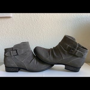 Earth Origins Grey Suede Ankle Boots size 9